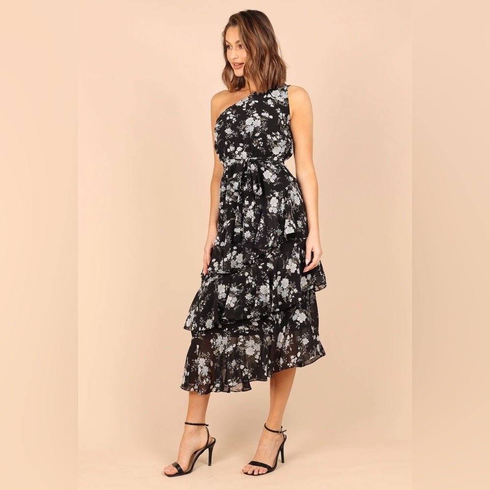 NWOT PETAL AND PUP BRIGETTE ONE SHOULDER TIERED MIDI DRESS - BLACK FLORAL - Picture 6 of 6